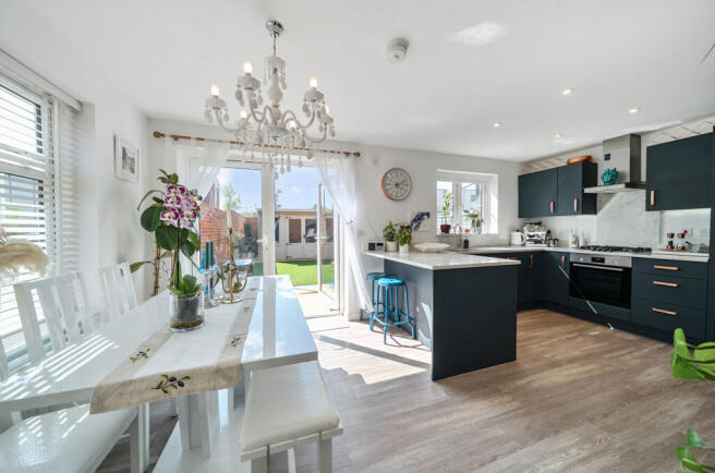 1301746-9-683dc3c...