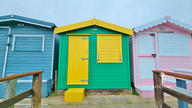 Studio house on Southcliff, Walton-on-the-Naze, £15,000