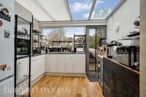 21, Cardrew Close, North Finchley, London N12 9LE