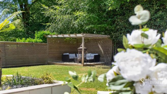 Garden dining 2