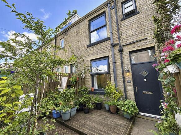 1 bed End of Terrace for sale in queensbury