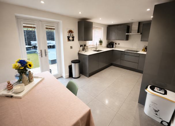 4 bed Semi-Detached for sale Image 10