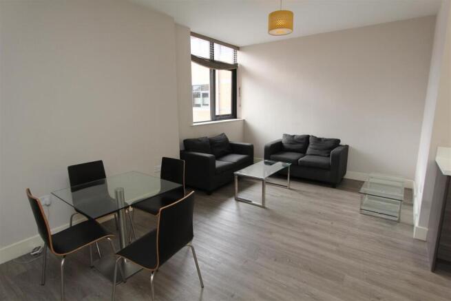 2 bed Flat to rent Image 9