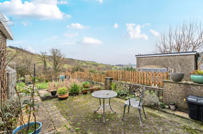 1411012-3-698a51b...