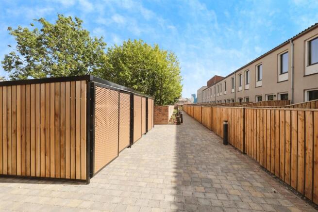 3 bed Terraced for sale Image 11