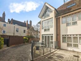 2 Spire View Cottage, 9 Carausius Court, Adelaide Place, Canterbury CT1 2HS
