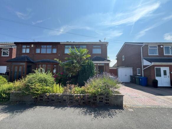 3 bed semi-detached house for sale Crossdale Road
