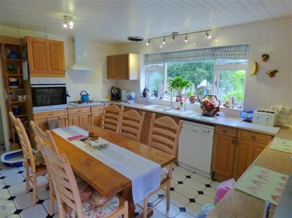 KITCHEN/DINING ROOM