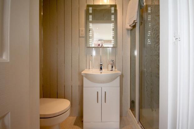 Impressive 3 piece En-suite