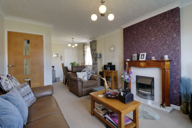 Lounge/Dining Room