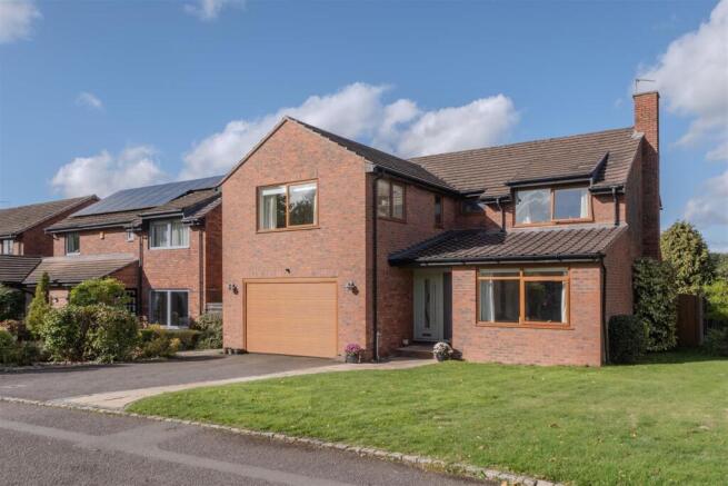 5-bed detached on Lindsay Walk, Cuddington, £640,000