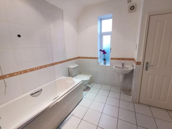 2 bed Town House to rent Image 5