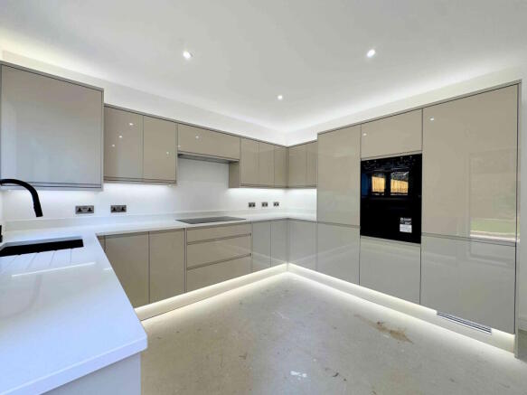 4 bed Town House for sale Image 7