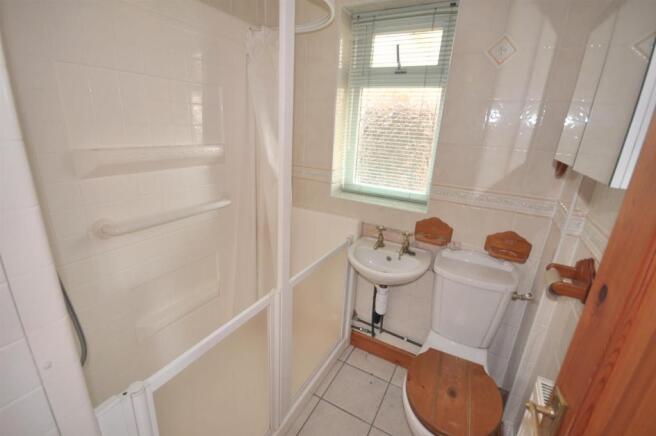 SHOWER ROOM