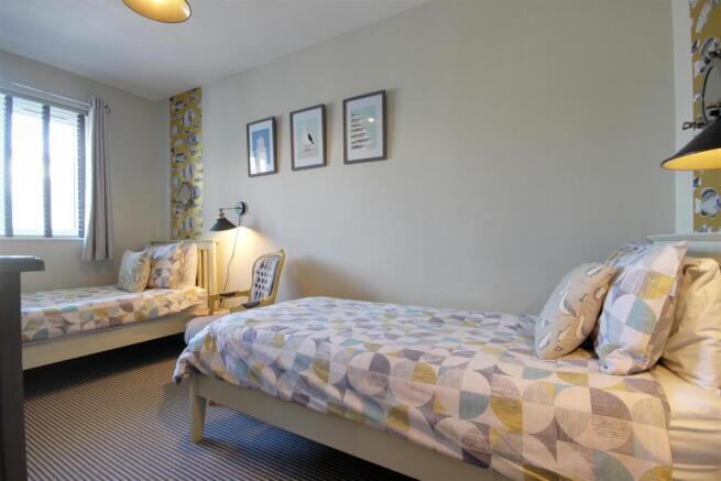 BEDROOM 2