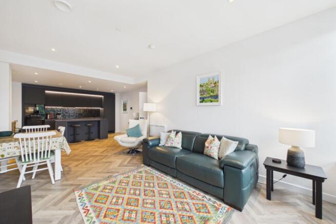 2 bed Apartment for sale Image 4