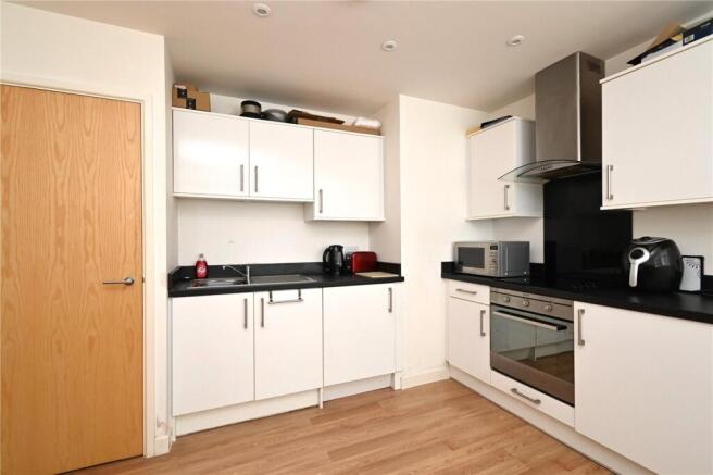 Wella Road, Basingstoke, Hampshire, RG22 photo 4