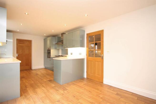 KITCHEN/DINING ROOM