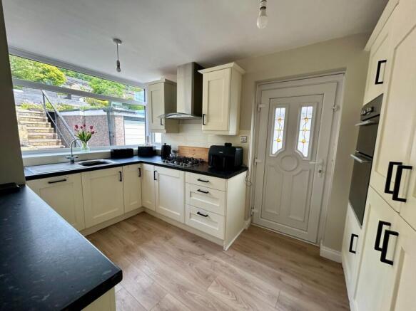 3 bed Semi-Detached for sale Image 6