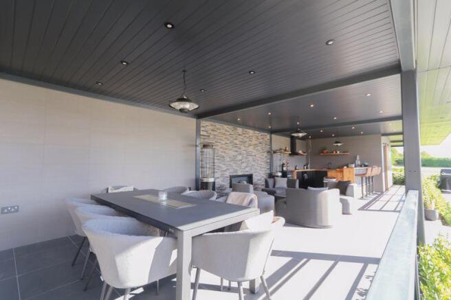 Outdoor Kitchen