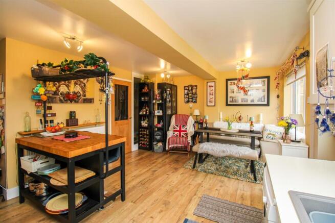 KITCHEN/DINING/BREAKFAST ROOM