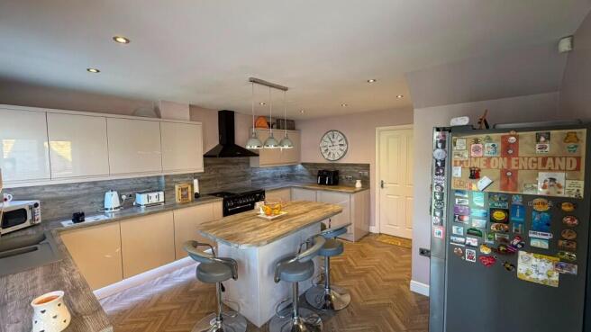 3 bed Detached for sale Image 9