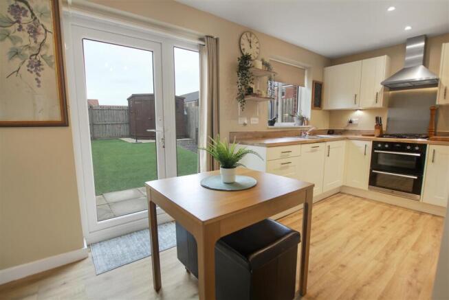 3 bed Semi-Detached for sale Image 6