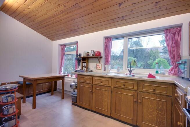 4 bed Detached for sale Image 10