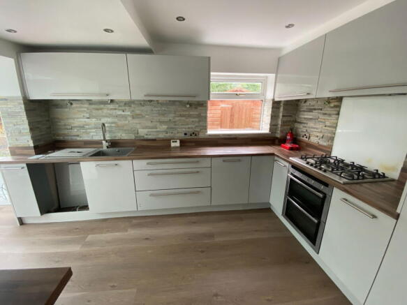 3 bed Semi-Detached for sale Image 7