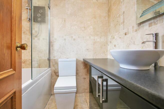 ENSUITE BATHROOM