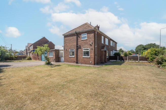 3 bed Semi-Detached for sale Image 12