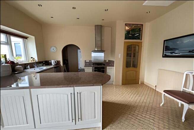 3 bed Flat for sale Image 7