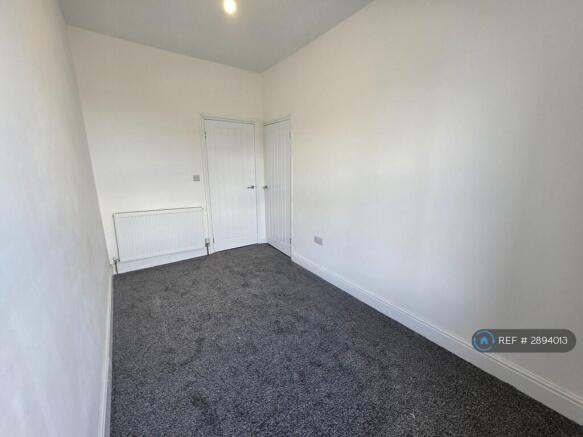 2 bed Terraced to rent Image 9
