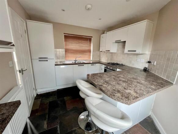 Kitchen 2.jpg