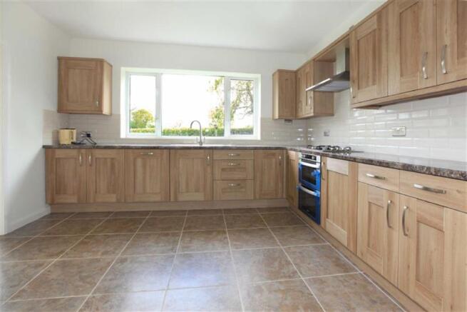KITCHEN/BREAKFAST RO
