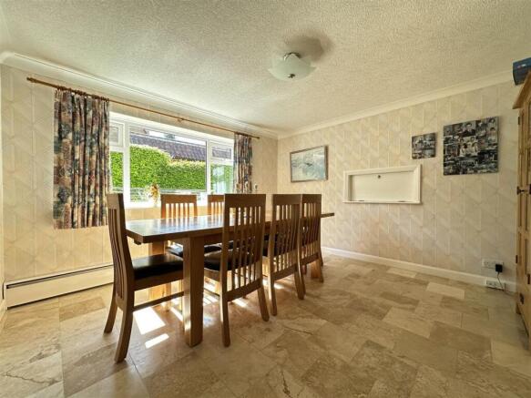4 bed House for sale Image 6