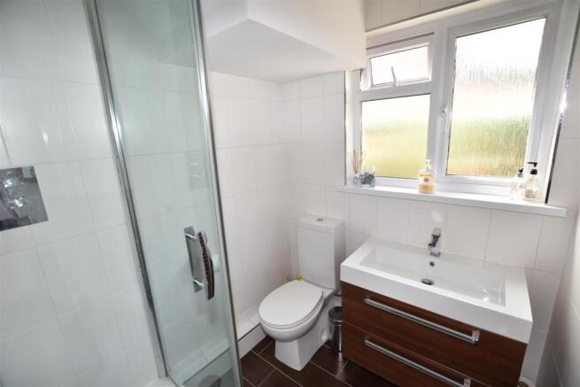 GROUND FLOOR SHOWER ROOM/WC