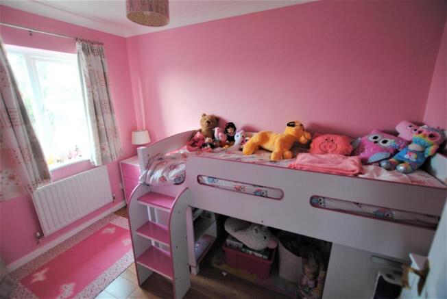 3 wheatcroft way bed 2.jpg