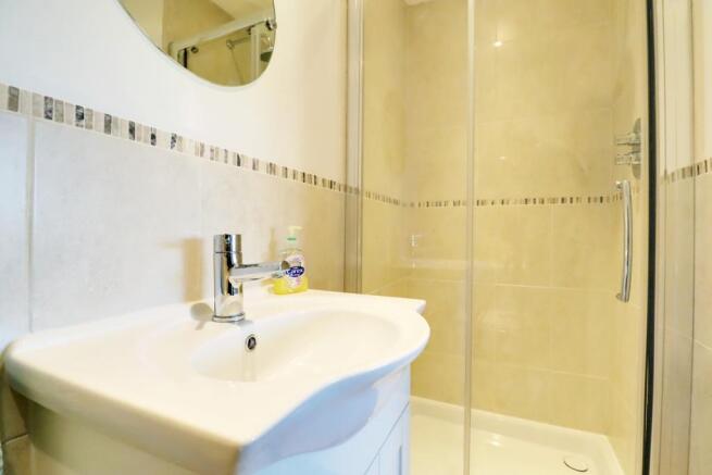 BED-2-ENSUITE.jpg