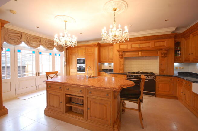 KITCHEN/BREAKFAST ROOM