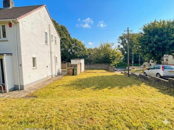 Blandford Road 491 - Side Garden.jpg