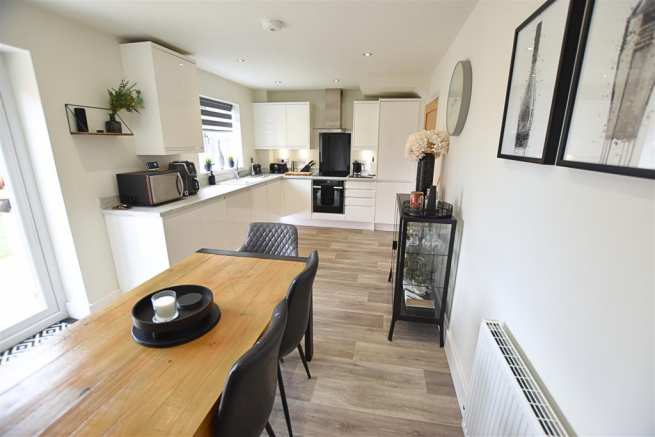 KITCHEN DINER