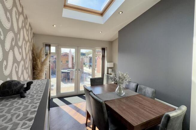 3 bed Semi-Detached for sale Image 12