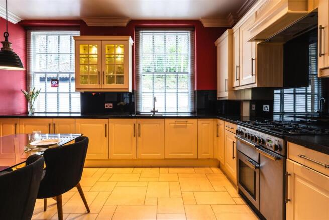 3 bed Terraced for sale Image 11