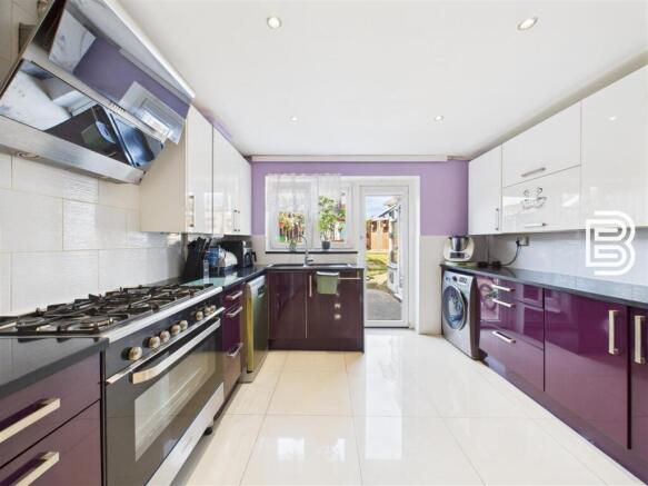 Kitchen (1).jpg