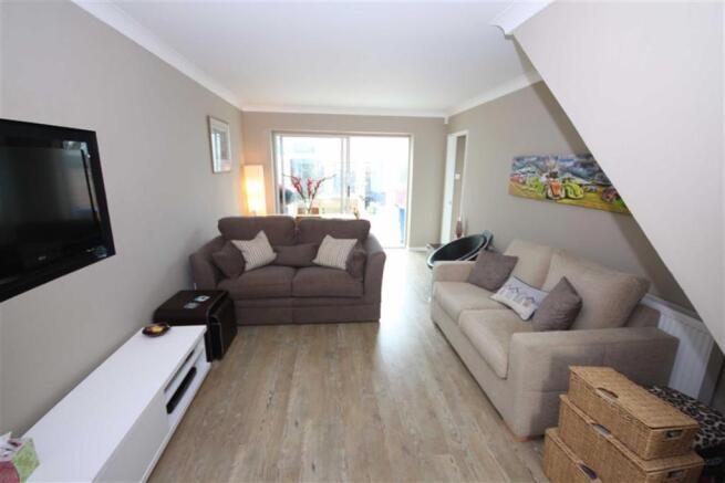 LIVING/DINING ROOM