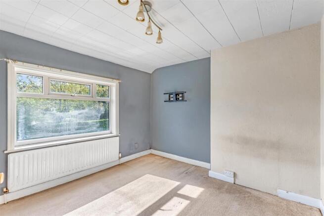 4 bed Semi-Detached for sale Image 10