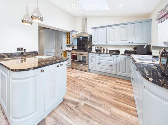 4 bed Semi-Detached for sale Image 7