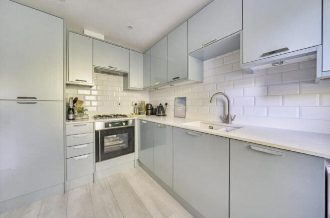 1371988-9-68f8df7...