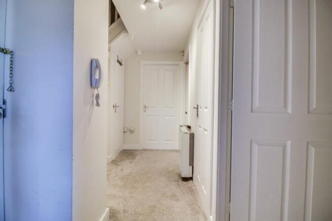 3 bed Flat for sale Image 9